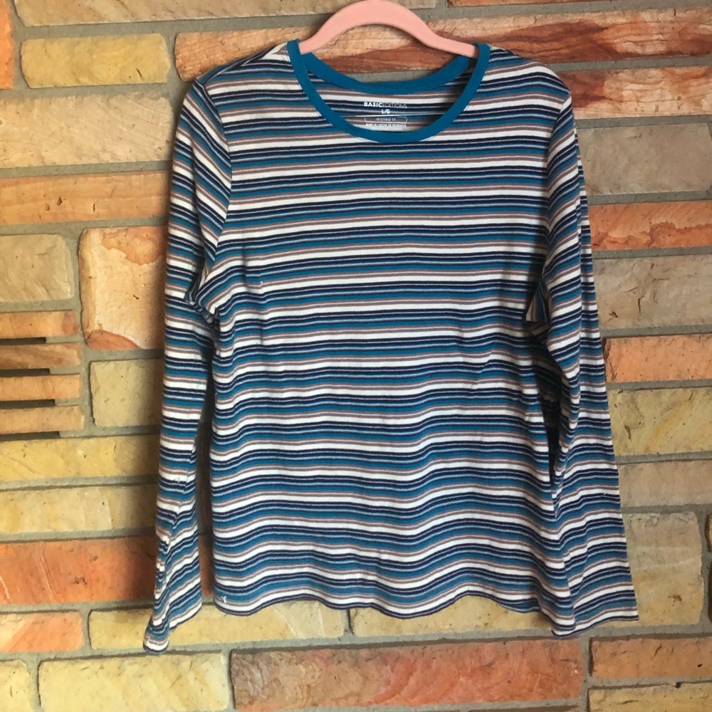 ⭐️Long sleeve blue stripes shirt